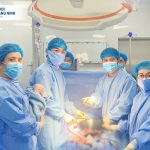 Cấp cứu sinh mổ thuận lợi ngôi thai ngược – rau quấn cổ nhiều nguy cơ